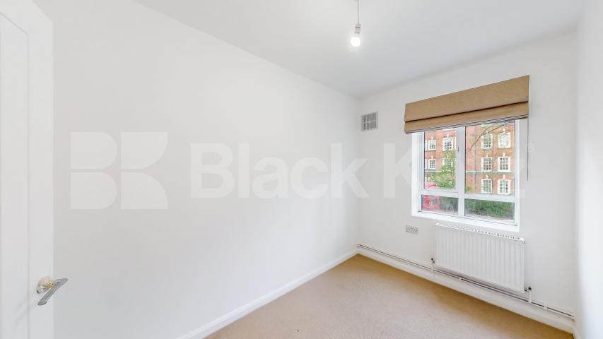 Newly refurbished three double bed flat in the heart of St Johns Wood St Johns Wood Road, St Johns Wood